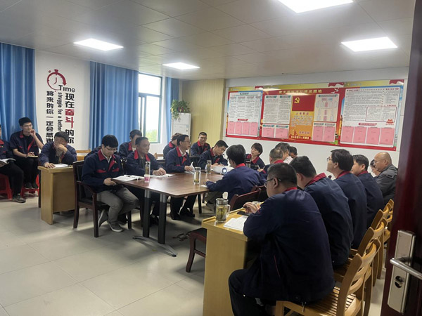 王伍升到建材研究室、建材公司調(diào)研