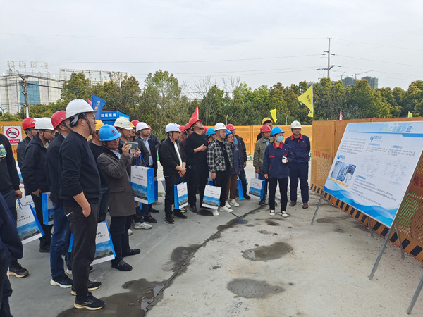 經(jīng)開區(qū)多家單位觀摩銅箔三期項(xiàng)目 經(jīng)開區(qū)多家單位觀摩銅箔三期項(xiàng)目