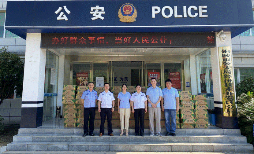 公司到經(jīng)開區(qū)消防大隊(duì)及經(jīng)開區(qū)公安分局開展高溫慰問 公司到經(jīng)開區(qū)消防大隊(duì)及經(jīng)開區(qū)公安分局開展高溫慰問