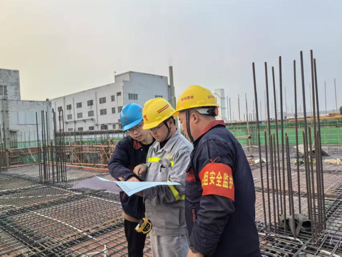 金冠陽(yáng)極泥項(xiàng)目提前完成熔煉二層 框架混凝土澆筑