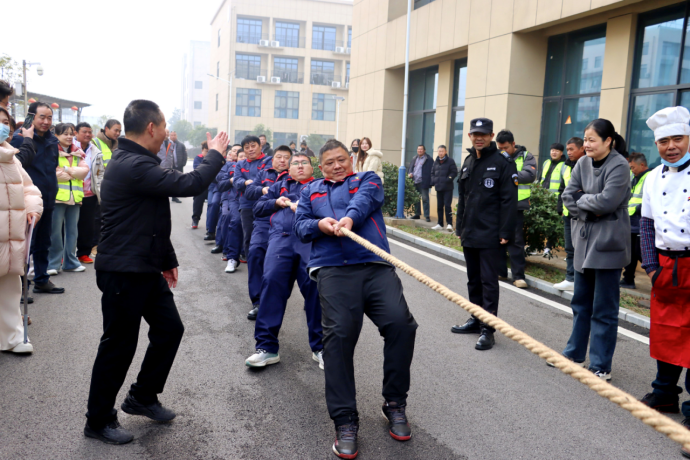 公司承辦“銅冠杯”職工拔河比賽 公司承辦“銅冠杯”職工拔河比賽